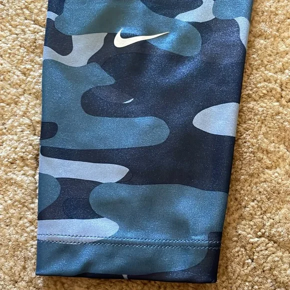 Nike Dri Fit Women's Camo Leggings, Midrise, Full Length, Size M, NWT! - Picture 2 of 9